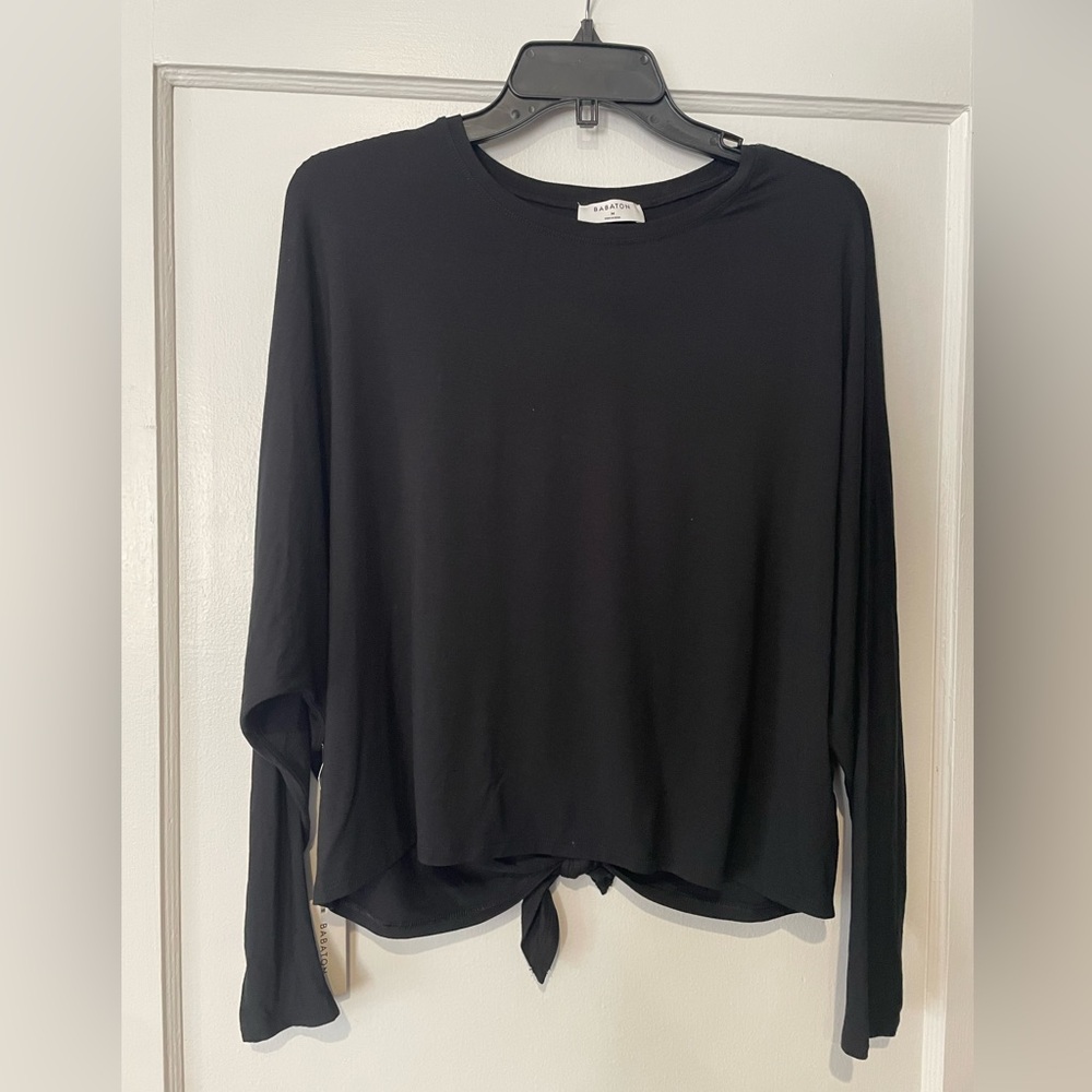 🆕 New with tags Black top with keyhole back